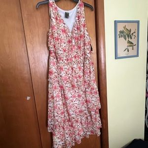 NWT Taylor woman sleeveless dress.  Gold flecks throughout